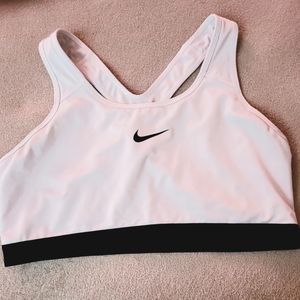 Womens White 🤍🤍 Nike Sports Bra